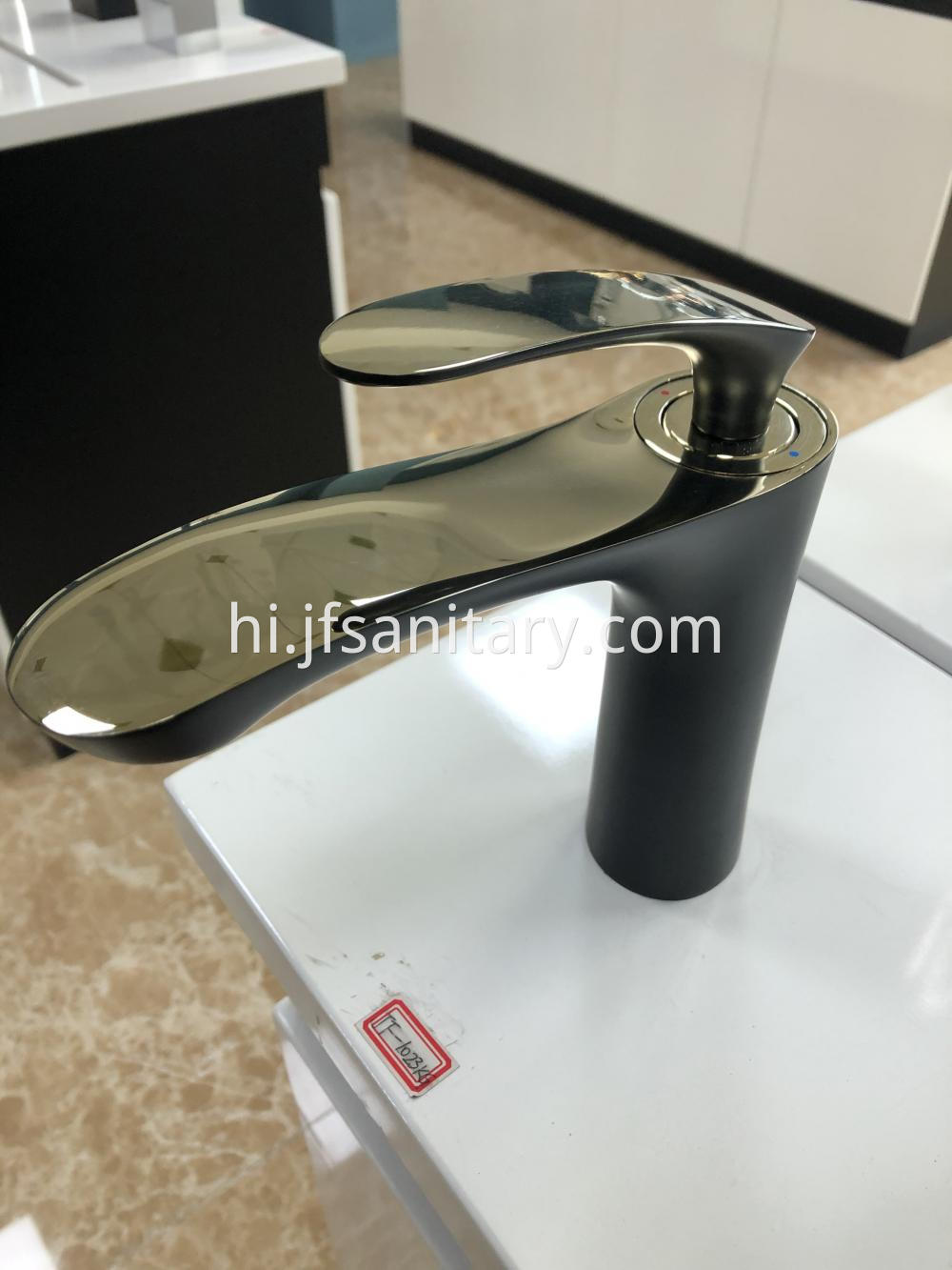 Fashion Black Bronzed Single Hole Basin Faucet